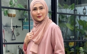 Pengalaman Religius Fenita Arie Putuskan Hijrah