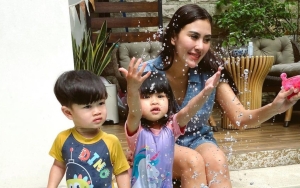 Syahnaz Sadiqah Berat Tinggalkan Anak untuk Pergi Syuting, Zayn-Zuney Beri Reaksi Beda