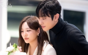 Ahn Hyo Seop Auto Mleyot Usai Lihat Akting Imut dan Seksi Kim Sejeong di 'Business Proposal'