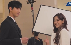 Kelewat Alami, Begini Reaksi Ahn Hyo Seop Saat Ditabok Kim Sejeong di Lokasi 'Business Proposal'