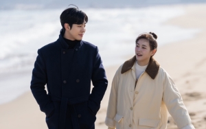 Adegan Romantis Kim Sejeong dan Ahn Hyo Seop 'Business Proposal' Tiru 'DOTS'?