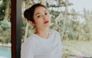 Baru Lakukan Operasi Caesar, Siti Badriah Sudah Lincah Goyang Sambil Gendong Buah Hati Bikin 'Ngilu'