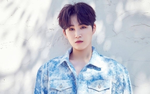 Penyanyi Trot Kim Hee Jae Rilis Photobook Berlatar Pulau Jeju Solo Perdana Langsung Ludes
