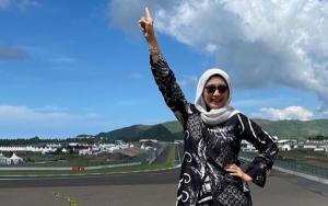 Desy Ratnasari Miliki Gudang Uang 10 Miliar, Foto Cantik Masa Kecil Bikin Terpana