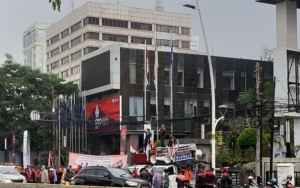 Buruh Geruduk Kantor Mendag, Tuntut Turunkan Harga Minyak Goreng dan Setop Penjualan Minyak Curah