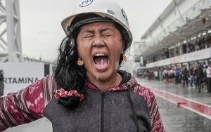 Pawang Hujan MotoGP Mandalika Ungkap Cara Bisa Masuk ke Pitlane Hingga Alasan 'Nyeker' Saat Ritual