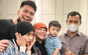 Fuji Umrah, H. Faisal Titip Doa untuk Bibi-Vanessa Angel Sampai Nangis Ingatkan Hal Ini