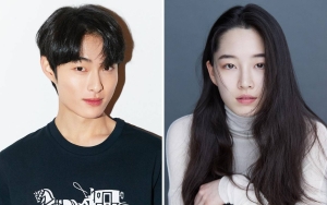 Imut Bareng Park Ji Hu, Yoon Chan Young Pamer Abs di Pemotretan Bareng Won Ji An