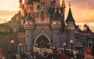 Pegawai Disney Turun ke Jalan Gelar Aksi Protes Terkait Ketidakjelasan Perusahaan Soal Isu LGBTQ