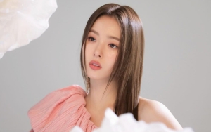 Wajahnya Jadi Tren Oplas, 10 Potret Shin Se Kyung Buktikan Cantik Effortless