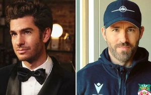 Andrew Garfield Beri Tanggapan Usai Video Cium Ryan Reynolds Kembali Viral