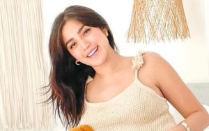 Jessica Iskandar Tampil Elegan Pakai Gaun Panjang Saat Maternity Shoot, Posenya Bikin Ketar-Ketir
