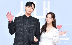 Kim Sejeong Bikin Baper Pamer Hadiah Pemberian Ahn Hyo Seop