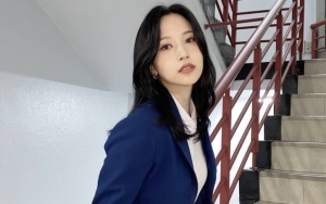 Mina TWICE Mood Banget Jalan Santai Kunjungi Proyek Ultah Pemberian Penggemar