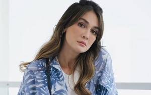  Luna Maya Pakai Dua Jam Tangan Sekaligus, Netter Heran