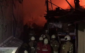 Puluhan Kontrakan di Kemanggisan Kebakaran: Korban Sesak Napas Dievakuasi-Kesaksian Warga