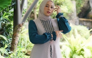   Tampil Bareng Dimas Beck, Istri Denny Cagur Dipuji Awet Muda
