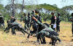 KKB Gunakan Pelontar Granat di Nduga Hingga 2 Prajurit Tewas, TNI AL Kibarkan Bendera Setengah Tiang