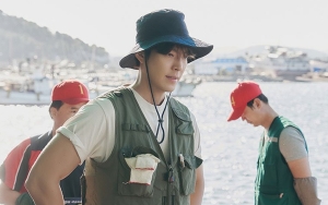 Potret Hingga Detail Karakter Kim Woo Bin di 'Our Blues' Dibilang Mirip Kim Seon Ho