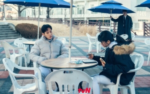 Atlet Anggar Kim Jun Ho Panik Nam Joo Hyuk Lakukan Ini di Lokasi '2521', Cemburu Beneran?