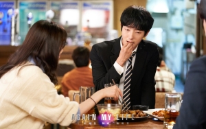 Lee Jun Ki Jadi Bahan Omongan Kim Ji Eun dan Jae Kyung di Video Perkenalan 'Again My Life' 
