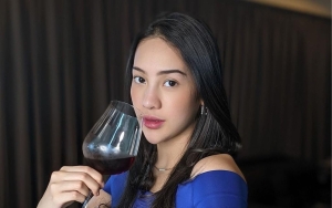 Selfie Bareng 'Barbie Hidup', Paras Cantik Anya Geraldine Auto Kebanting?
