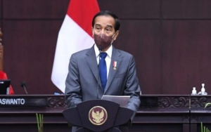 Kemendagri Sebut Apdesi Kubu Pro Tak Berbadan Hukum, Jokowi Tanggapi Wacana Presiden 3 Periode