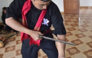 Gagal Lakukan Aksi Debus, Pria di Bandung Barat Alami Luka Sabetan di Leher