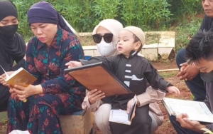 Ajak Gala Ziarah ke Makam Vanessa-Bibi, Haji Faisal Untai Doa Mendalam Untuk Sang Cucu