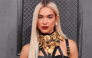 Grammy Awards 2022: Jadi Presenter, Dua Lipa Tampil Memukau dengan Transformasi Rambut Baru