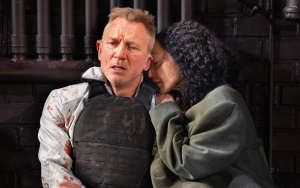 Daniel Craig Batalkan Pertunjukan 'Macbeth' di Broadway Usai Positif COVID-19