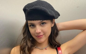 Grammy Awards 2022: Borong Penghargaan, Piala Olivia Rodrigo Jatuh Sampai Terbelah Dua