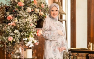 Hamil 9 Bulan, Cara Cut Meyriska Bangun dari Tempatnya Berbaring Bikin Khawatir