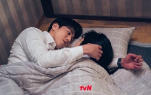 Kim Tae Ri Benar-benar Tidur di Pelukan Nam Joo Hyuk Kala Syuting 'Twenty-Five, Twenty-One', Nyaman?