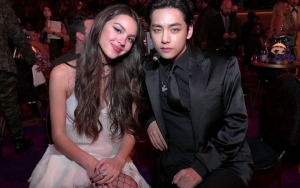 Tampak Meyakinkan Bak Casanova, Tangan V Ternyata Gemetar Saat Flirting ke Olivia Rodrigo di Grammy 