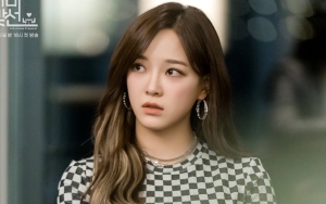Nikmati Momen Syuting, Kim Sejeong Justru Malu-Malu Tonton Adegan Ranjangnya di 'Business Proposal'