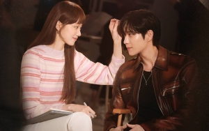 Cool di Poster, Kim Young Dae Malu-malu di Depan Lee Sung Kyung di BTS 'Shooting Stars'