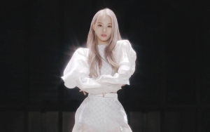 Baru Debut, Jinni NMIXX Punya Abs Sempurna Jadi Perbincangan