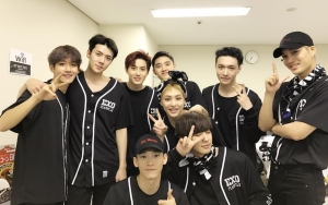 Lay Hengkang SM, Intip 10 Potret Manis Kebersaman Member EXO Yang Bikin Kangen