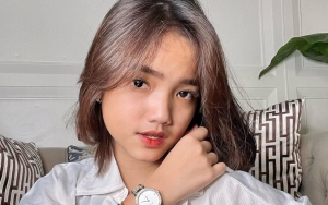 Viral Wanita Disebut 'Kembaran' Fuji, Gaya Saat Depan Kamera Ikutan Mirip?