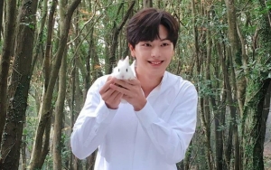 Sungjae BTOB Kepergok Syuting 'Gold Spoon', Visual Rupawan dalam Balutan Seragam Sekolah Curi Fokus