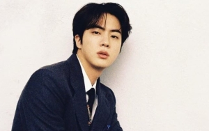 8 Pesona Boyfriend Material Jin BTS, Satu-Satunya Idol Kelahiran 92 Yang Belum Wamil