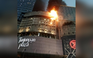 Cerita Para Pengunjung Tunjungan Plaza saat Kebakaran, Dengar Suara Ledakan Hingga Panik Berlarian