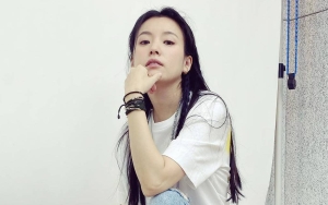 Cantiknya Han Hyo Joo Ngemall Santai Kenakan Outfit Simpel, Kaki Jenjang Buat Takjub