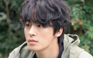 8 Potret Charming Koo Kyo Hwan, Jadi Arkeolog Dan YouTuber Eksentrik Di 'Monstrous'