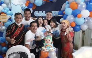 Didikan Haji Faisal-Oma Dewi, Fuji Pamer Gala Sedekah ke Anak Yatim di Bulan Puasa