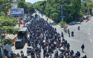 Ribuan Mahasiswa Turun ke Jalanan Surabaya Untuk Demo di Depan DPRD Jatim, Ini Tuntutannya