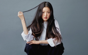 Foto Grup IVE, Kaki 'Mikrofiber' Jang Won Young Paling Kurus dari Semua Member
