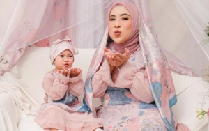 Fitri Tropica Sebut Putri Sulungnya Begitu Semangat Ketemu Sang Adik, Begini Momen Gemasnya!