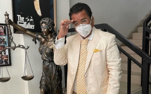 Di Atas Loteng, Penampakan Makam Orangtua Hotman Paris Jadi Perbincangan